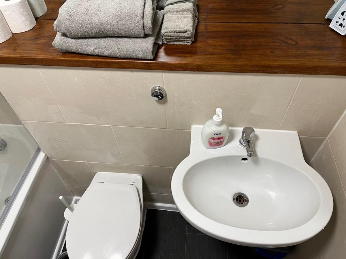 Three Bedroom House In Tooting By Star Apartments Лондон Екстериор снимка