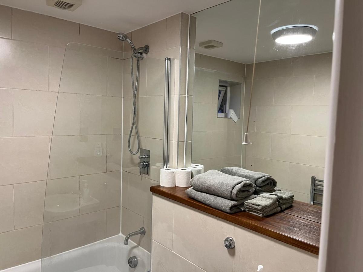 Three Bedroom House In Tooting By Star Apartments Лондон Екстериор снимка