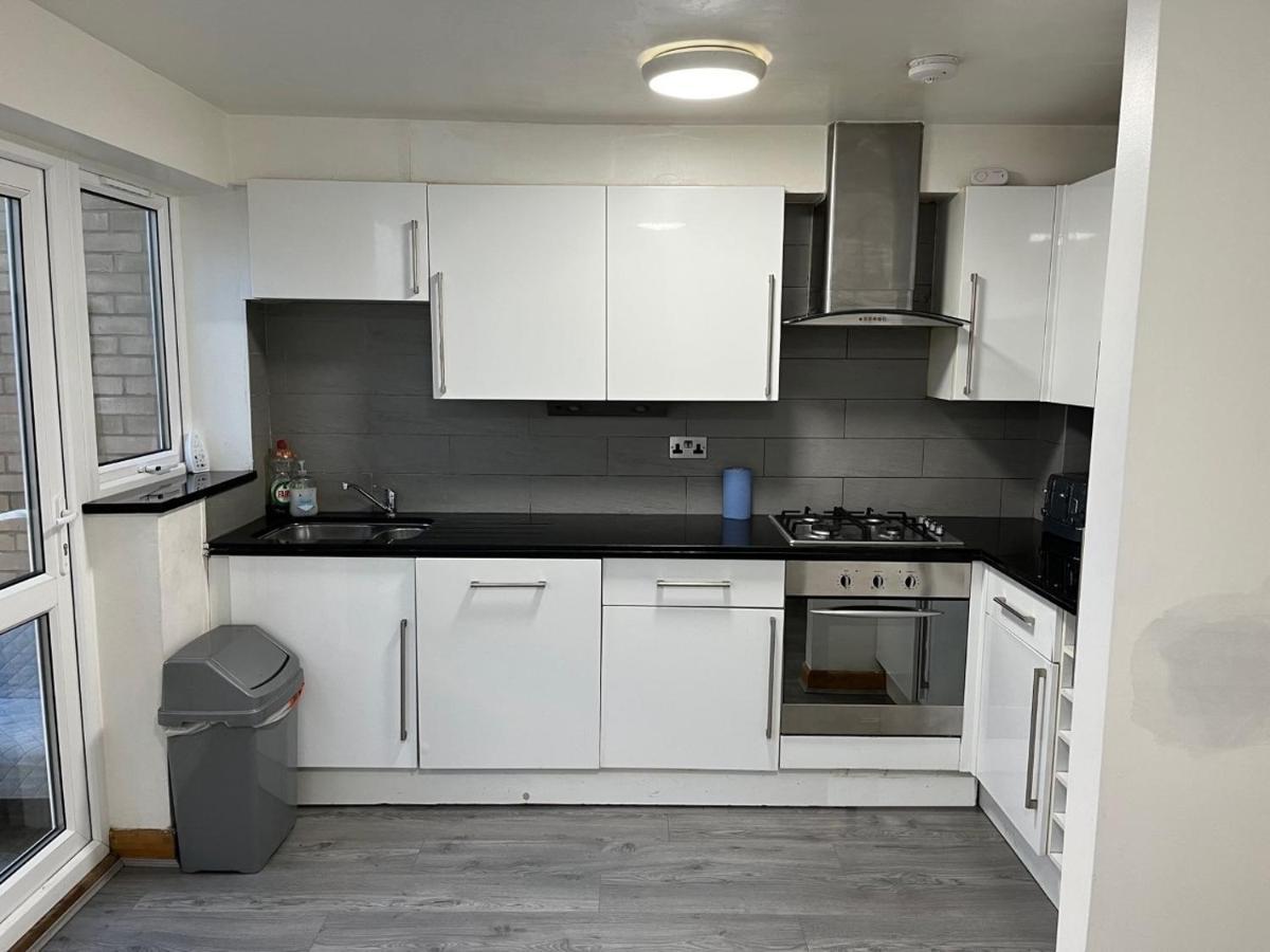 Three Bedroom House In Tooting By Star Apartments Лондон Екстериор снимка