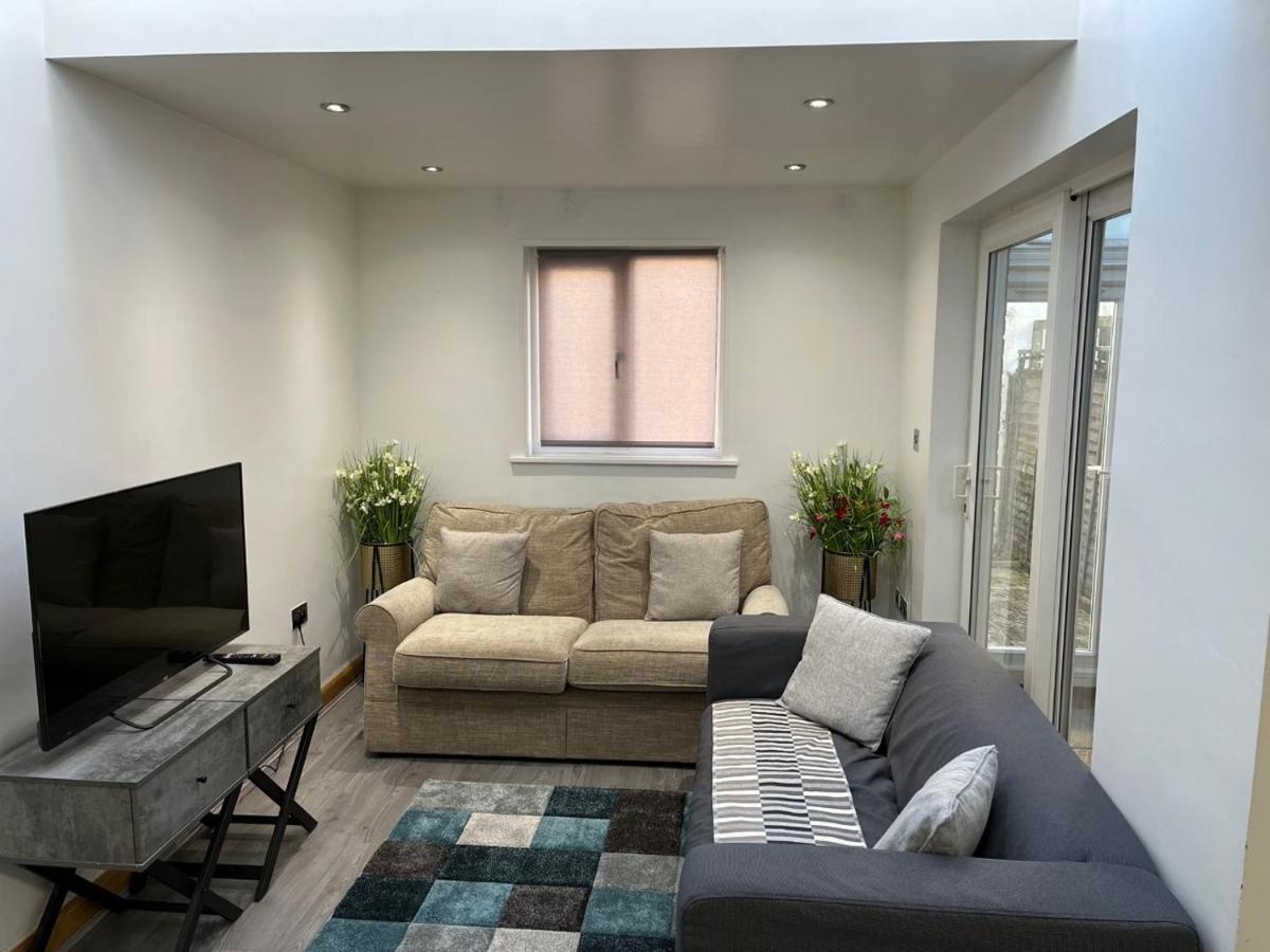 Three Bedroom House In Tooting By Star Apartments Лондон Екстериор снимка